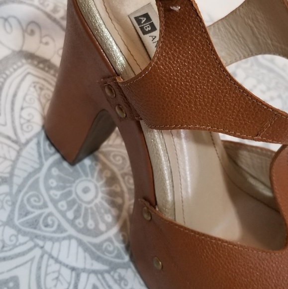 Camel thick heel platform sandals - Picture 4 of 4